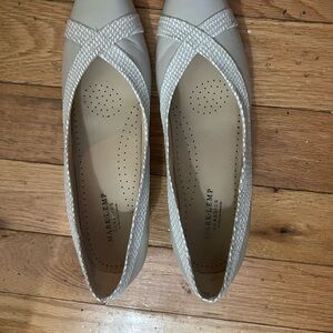 Walking Cradles Cream Flats with Crisscross Design